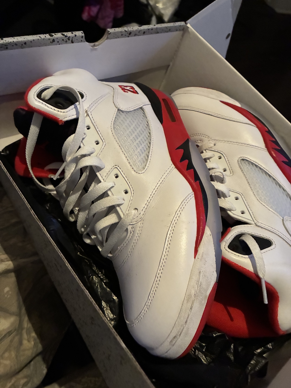 Jordan Men's White and Red Retro Basketball Sneakers